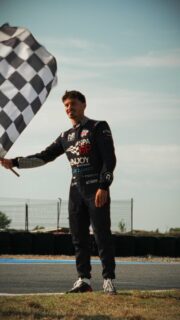 Retour sur une journée de folie au @bocco_kart à
Muret.
Quatre heures d'endurance et une ambiance incroyable 🔥
Qui était présent ce jour-là ?
#boccokart #toulouse #karting